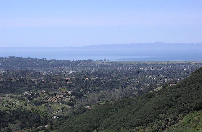 The unincorporated "Noleta" area between Goleta and SB, photo by Antandrus, courtesy Wikipedia Commons.