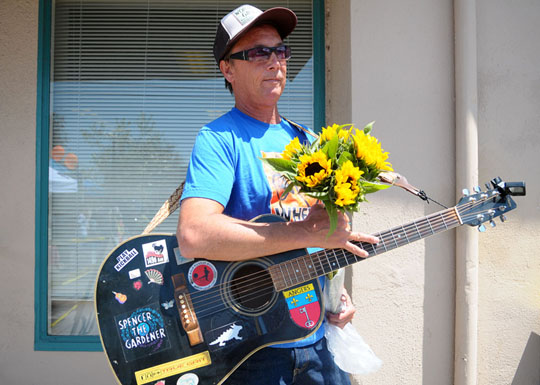 Spencer Barnitz, aka Spencer the Gardener, says his music is “shaped by the ocean, the rhythms of the world and pop music from my life.” (Lara Cooper / Noozhawk photo)