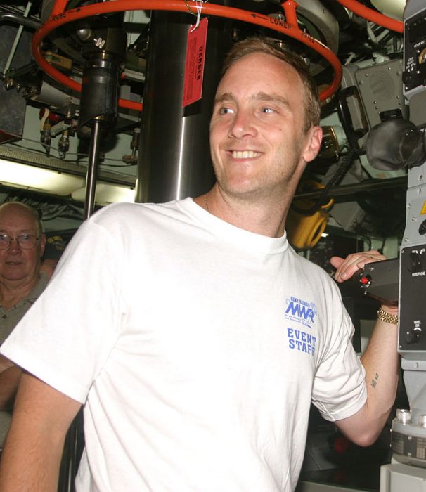 Jay Mohr, U.S. Navy photo by Journalist 3rd Class Corwin Colbert, courtesy Wikipedia Commons.